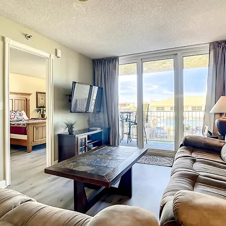 Oceanview Beachfront Condo, Pool & Near Flagler Ave